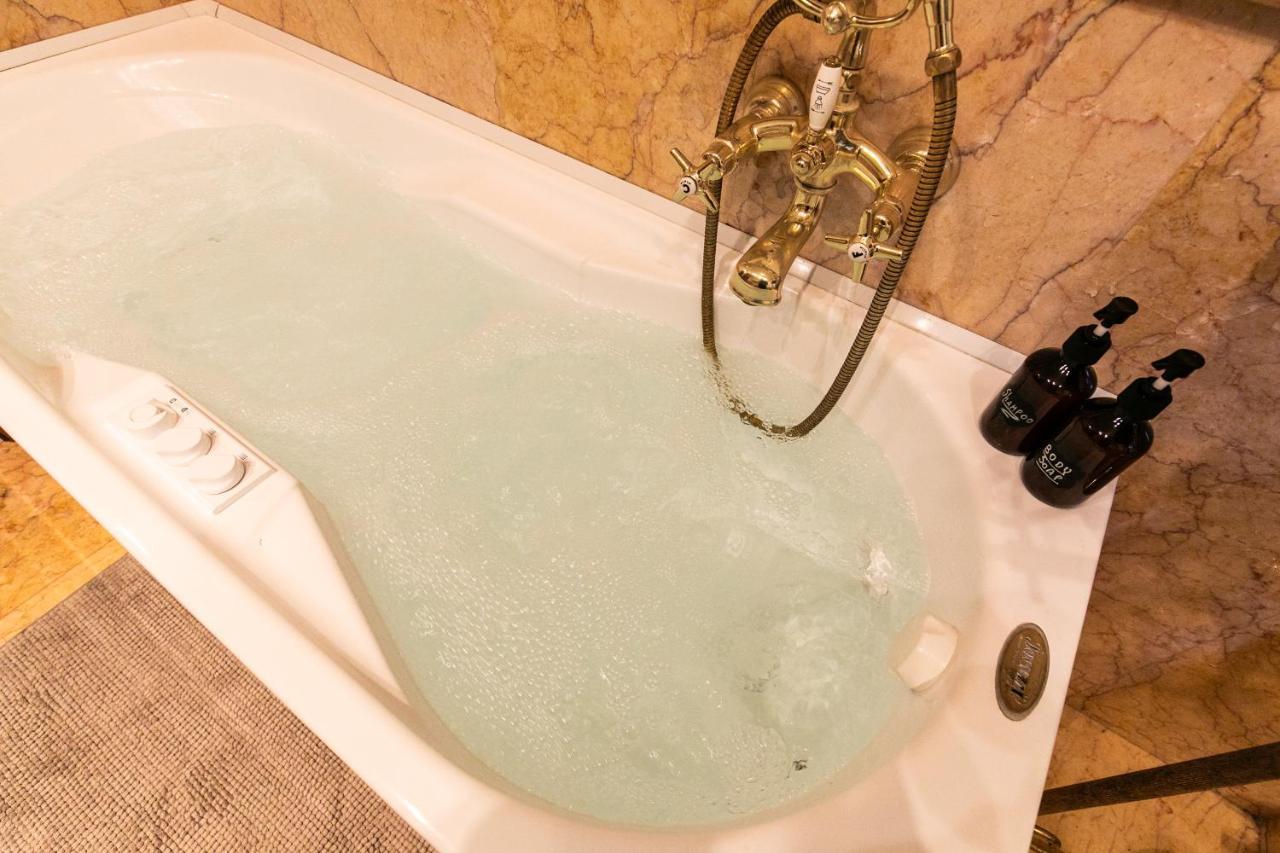 Klimt - Jacuzzi 5 Star - Luxury Design Apartment Милан Экстерьер фото