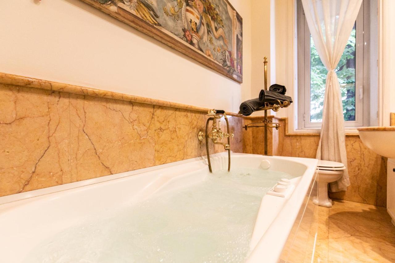Klimt - Jacuzzi 5 Star - Luxury Design Apartment Милан Экстерьер фото