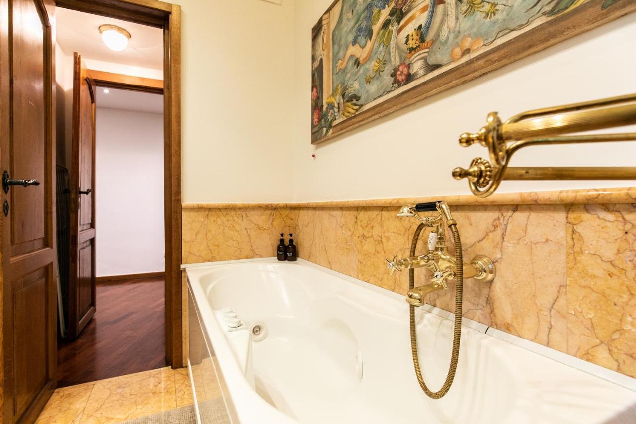Klimt - Jacuzzi 5 Star - Luxury Design Apartment Милан Экстерьер фото